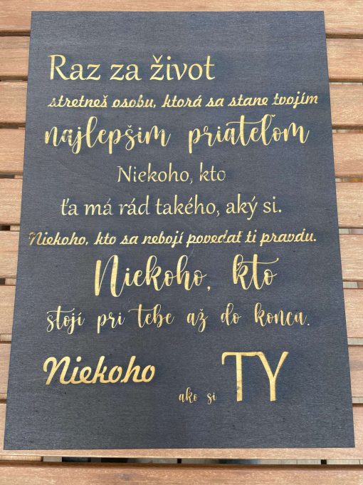 Drevená tabuľka: najlepší priateľ je krásnym spôsobom, ako vyjadriť vďaku a radosť zo skutočného priateľstva. Prírodný dizajn, kvalitné spracovanie a láskyplný odkaz z nej robia dokonalú dekoráciu do každej domácnosti.