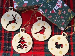 Drevené ozdoby Vianočný les: set 4ks