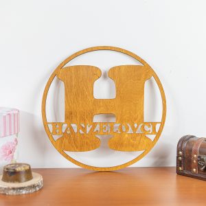 Rodinný, drevený monogram do interiéru - pínia