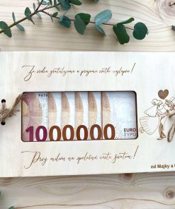 Drevená obálka na peniaze pre mladomanželov. Darujte finančný dar štýlovo, určite ich poteší ich prvý milión.