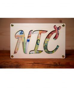 Drevená obálka na peniaze na špeciálnu príležitosť. Darujte finančný dar štýlovo.