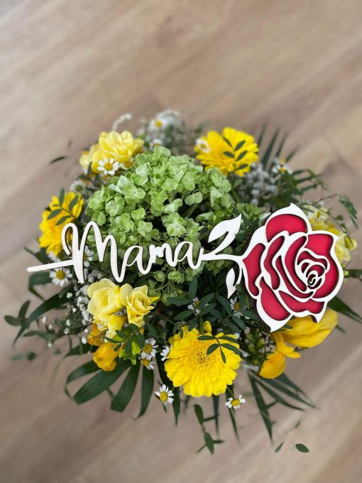 Drevená ruža - Mama je nádherným spôsobom, ako vyjadriť vďaku, lásku a úctu. Tento jedinečný darček je ideálny na Deň matiek, narodeniny alebo len tak – pre radosť. Prírodný dizajn, precízne spracovanie a symbolika večnej krásy z nej robia krásnu dekoráciu do každej domácnosti.