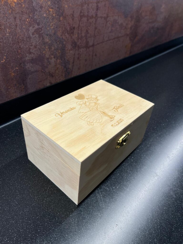 Svadobná krabička finančná injekcia pre je originálny a elegantný spôsob, ako darovať novomanželom finančný príspevok na štart ich spoločného života.