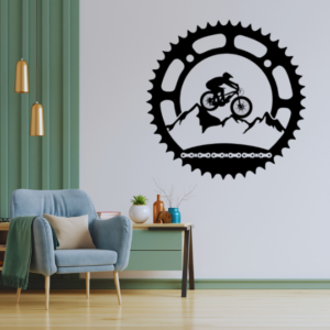 Unikátny obraz cyklistu na horách zasadeného do ozubeného kolieska symbolizuje dokonalú harmóniu medzi strojom a prírodou. Vďaka precíznemu 3D efektu a kvalitnému spracovaniu sa stane výrazným prvkom každého interiéru.