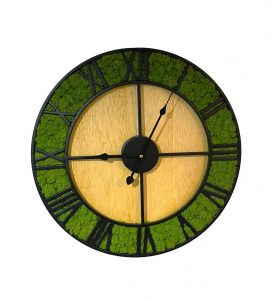 Machové hodiny 47 cm – hnedá prinášajú do interiéru nielen funkčnosť, ale aj estetickú hodnotu, prírodnú harmóniu a výnimočnú atmosféru, ktorá zostáva krásna každý jeden deň.