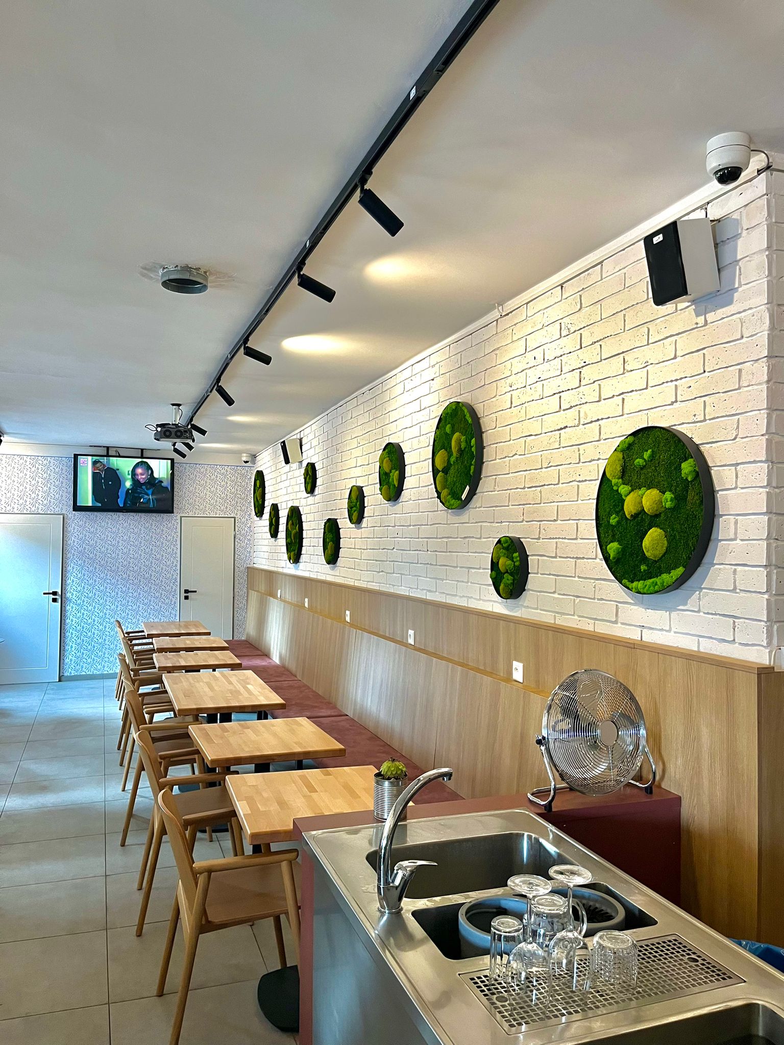 Machový kruh harmónie prináša do interiéru nielen estetiku, ale aj pokoj a prírodnú atmosféru, ktorá vytvára vyvážené prostredie a nikdy nestratí svoju sviežosť.