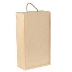 Naše drevené boxy na víno prinášajú spojenie estetiky, funkčnosti a tradície. Vďaka nim odovzdáte dar, ktorý má nielen hodnotu vo vnútri, ale aj krásny obal, ktorý zostane ako spomienka na výnimočný moment.