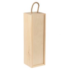 Naše drevené boxy na víno prinášajú spojenie estetiky, funkčnosti a tradície. Vďaka nim odovzdáte dar, ktorý má nielen hodnotu vo vnútri, ale aj krásny obal, ktorý zostane ako spomienka na výnimočný moment.