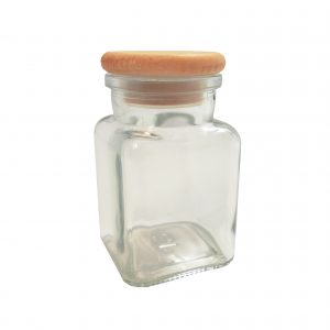 Mini nádobka neprináša iba úložný priestor, ale aj príjemný pocit spojenia s prírodou. Keď ju položíš na poličku alebo stôl, získaš elegantný detail, ktorý nikdy nestratí svoju sviežosť ani hodnotu.