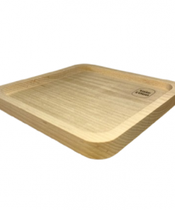 Tácka neprináša iba funkčnosť, ale aj vizuálnu krásu a pocit spojenia s prírodou. Keď ju položíš na stôl, okamžite obohatíš priestor energiou, ktorá nikdy nestratí svoju útulnosť.