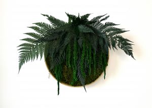 Táto dekorácia neprináša iba vizuálnu krásu, ale aj každodenný pocit spojenia s prírodou, ktorý zostáva svieži a inšpirujúci.