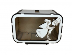 Naša svadobná pokladnička nie je len obyčajný produkt, ale aj symbol, ktorý spája estetiku, funkčnosť a spomienku na výnimočný okamih. S ňou získate doplnok, ktorý spríjemní svadobný deň a stane sa originálnym darom pre mladomanželov.