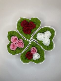 Naše porcelánové srdce teda nie je len obyčajná dekorácia. Predstavuje spojenie prírody, elegancie a remeselnej práce, ktoré dodajú vášmu priestoru atmosféru výnimočnosti a zároveň potešia každého, kto hľadá originálny a nadčasový dar.