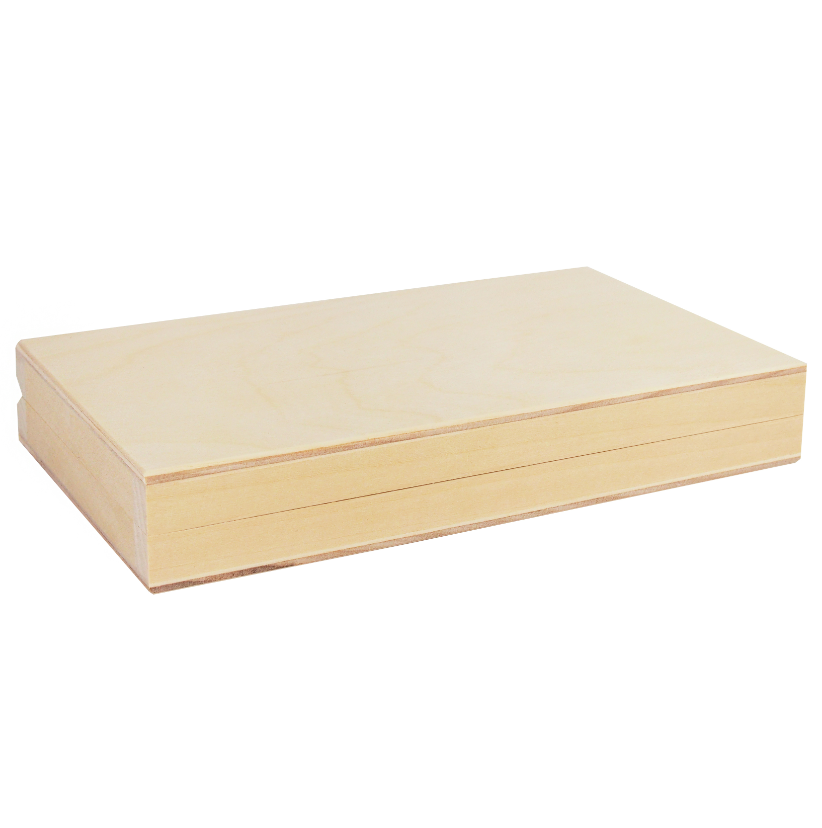 Drevená krabička na peniaze z borovicového dreva – elegantný a originálny spôsob, ako darovať finančný dar s vkusom a prírodným štýlom.